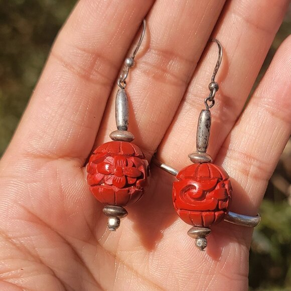 Gorgeous vintage 925 sterling silver carved red cinnabar flower swirl earrings - Picture 3 of 16